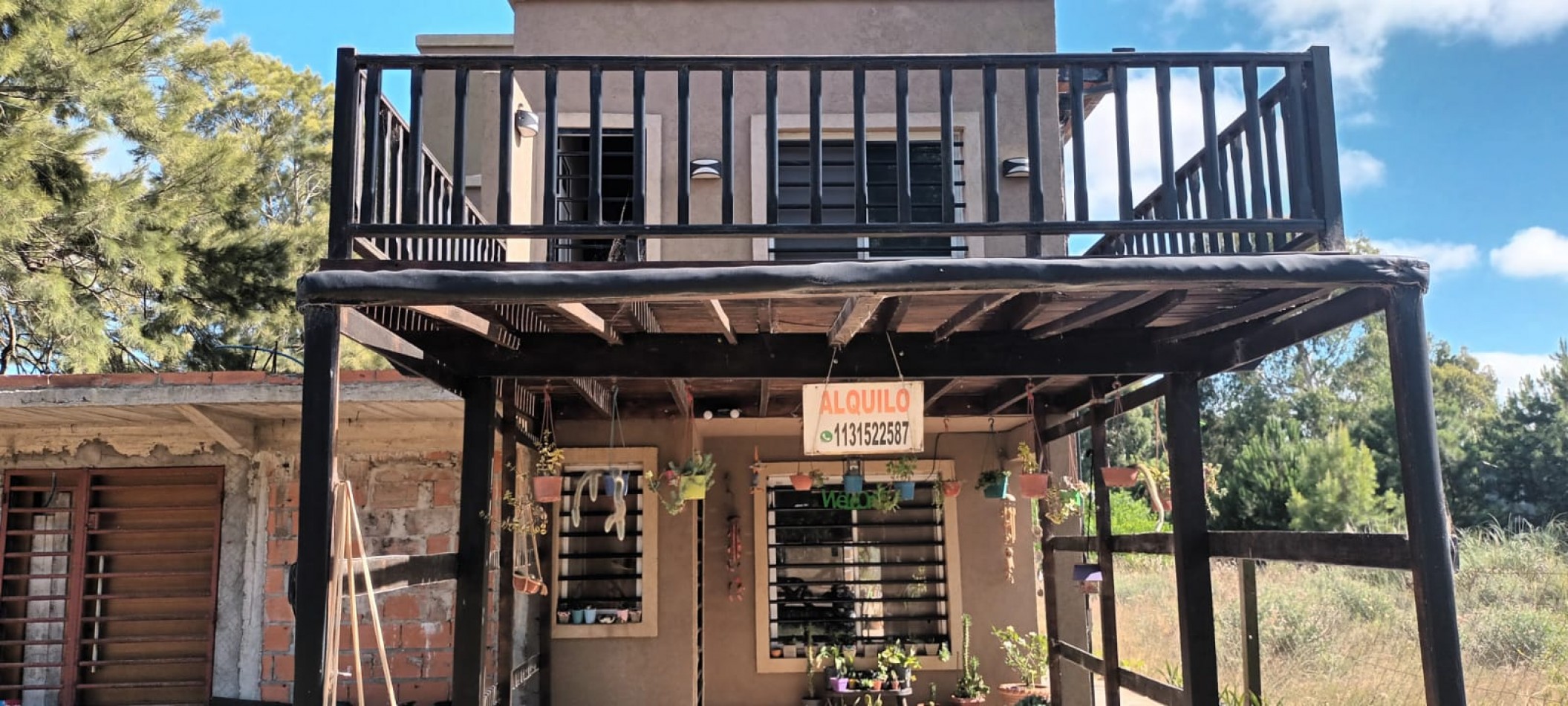 CASAS 2 + DEPARTAMENTO SOBRE AVENIDA