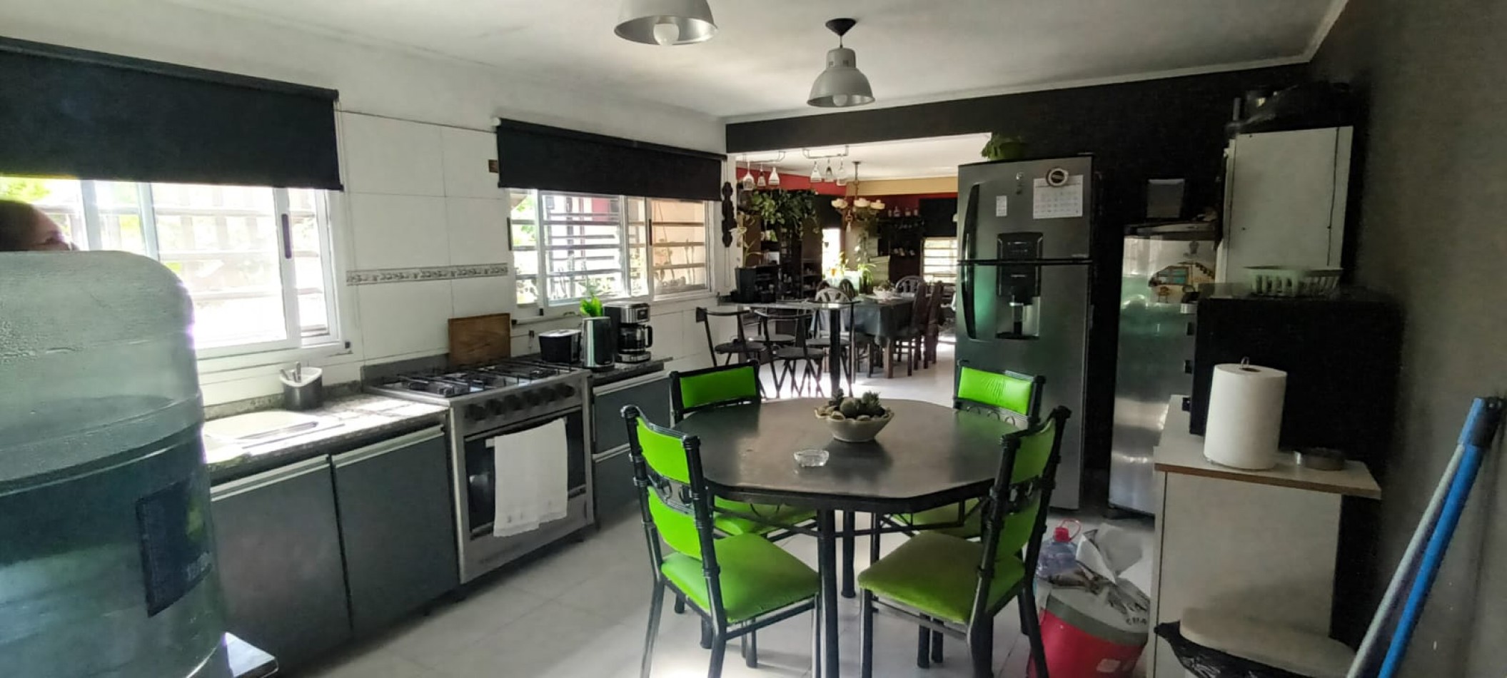 CASAS 2 + DEPARTAMENTO SOBRE AVENIDA