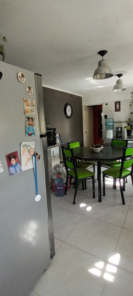 CASAS 2 + DEPARTAMENTO SOBRE AVENIDA