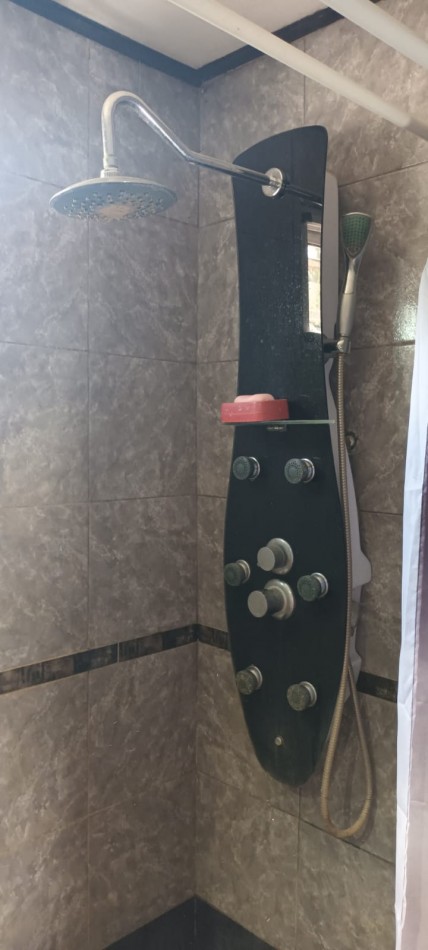 CASAS 2 + DEPARTAMENTO SOBRE AVENIDA