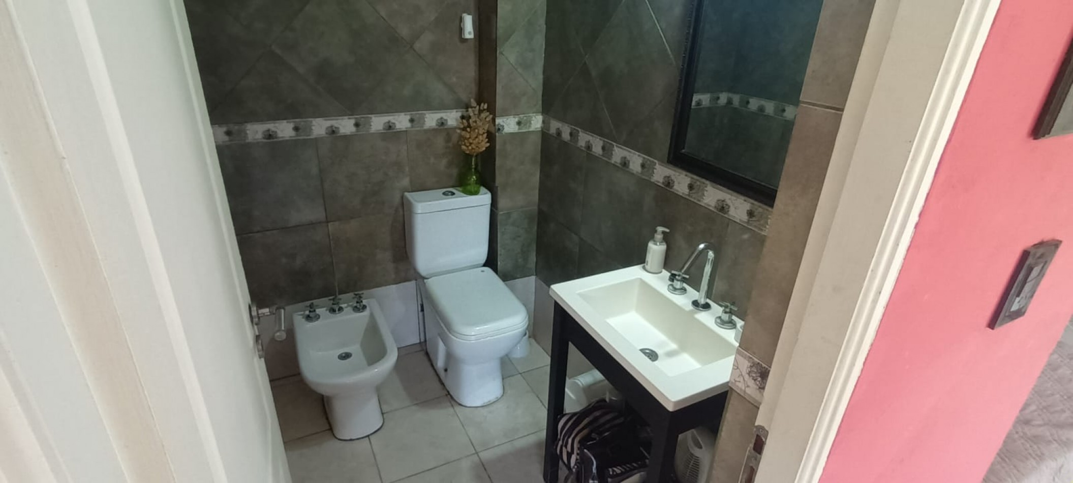 CASAS 2 + DEPARTAMENTO SOBRE AVENIDA