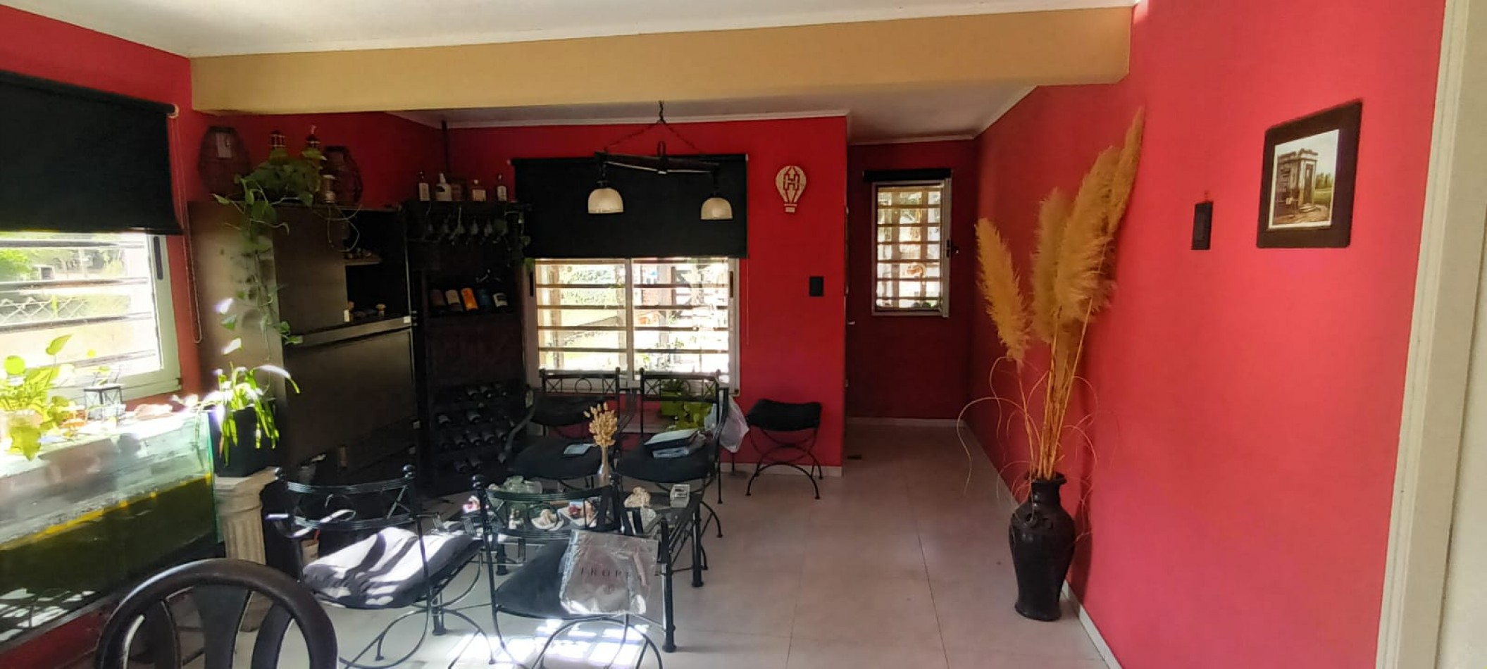 CASAS 2 + DEPARTAMENTO SOBRE AVENIDA