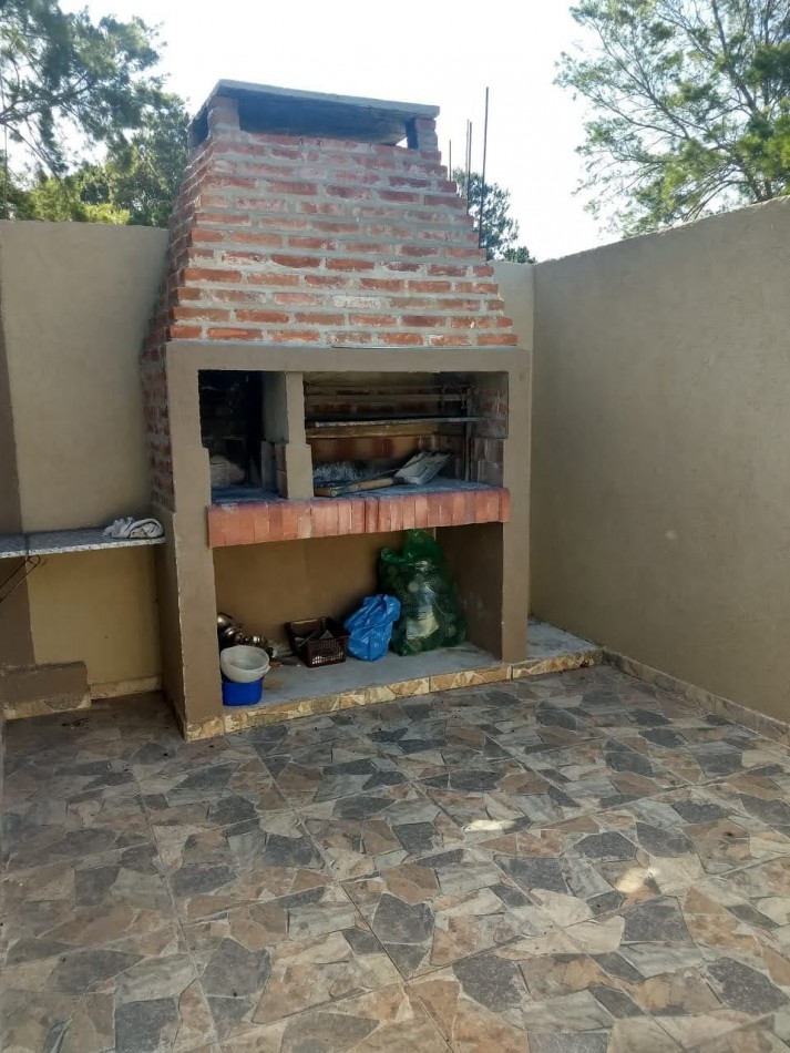 CASAS 2 + DEPARTAMENTO SOBRE AVENIDA