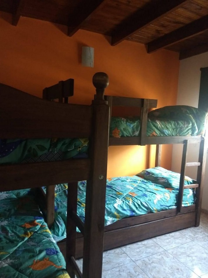 CASAS 2 + DEPARTAMENTO SOBRE AVENIDA