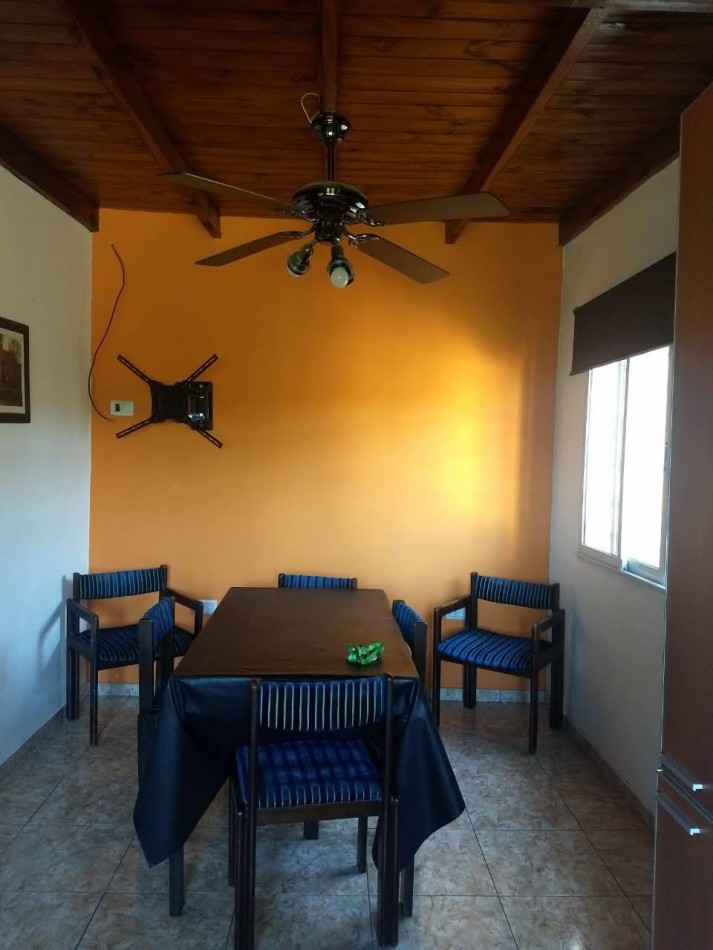CASAS 2 + DEPARTAMENTO SOBRE AVENIDA