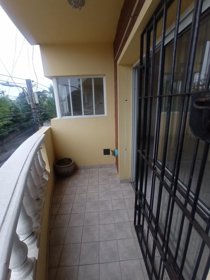 MONOAMBIENTE CENTRICO, MUY LUMINOSO, CON BALCON A LA CALLE
