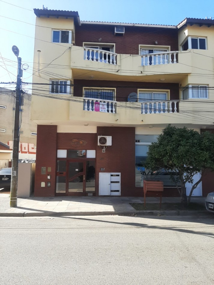 MONOAMBIENTE CENTRICO, MUY LUMINOSO, CON BALCON A LA CALLE