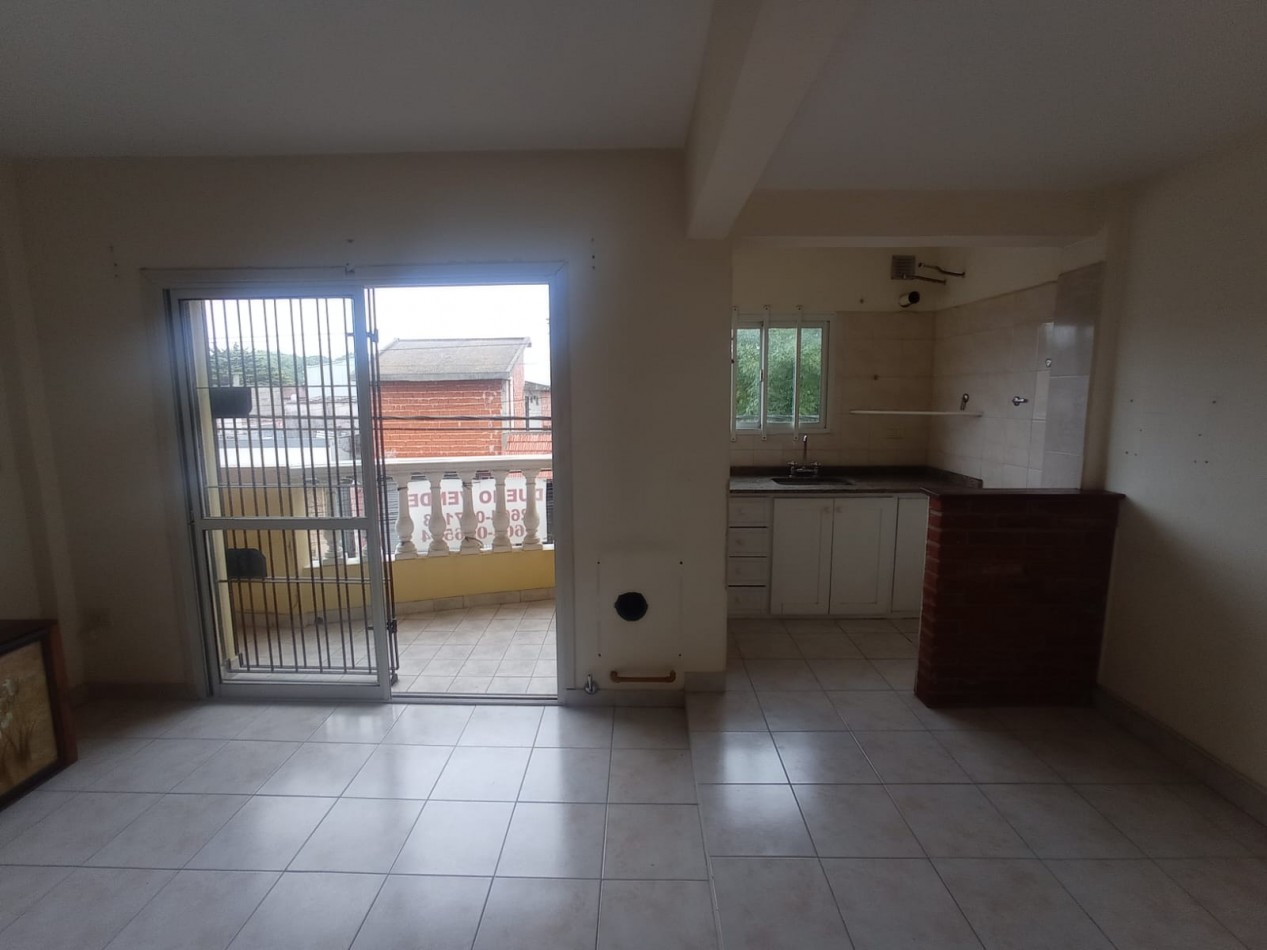 MONOAMBIENTE CENTRICO, MUY LUMINOSO, CON BALCON A LA CALLE