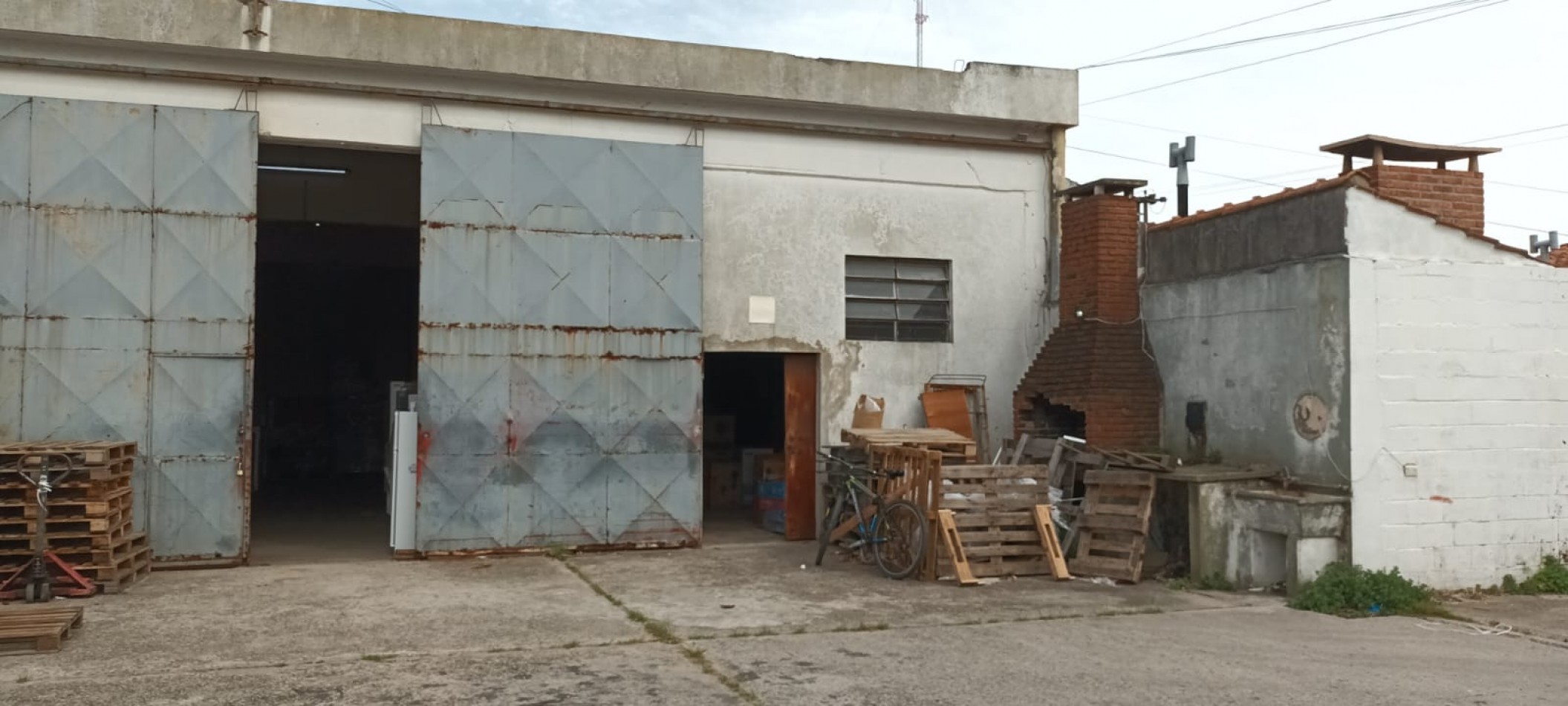 LOTE EN AVENIDA