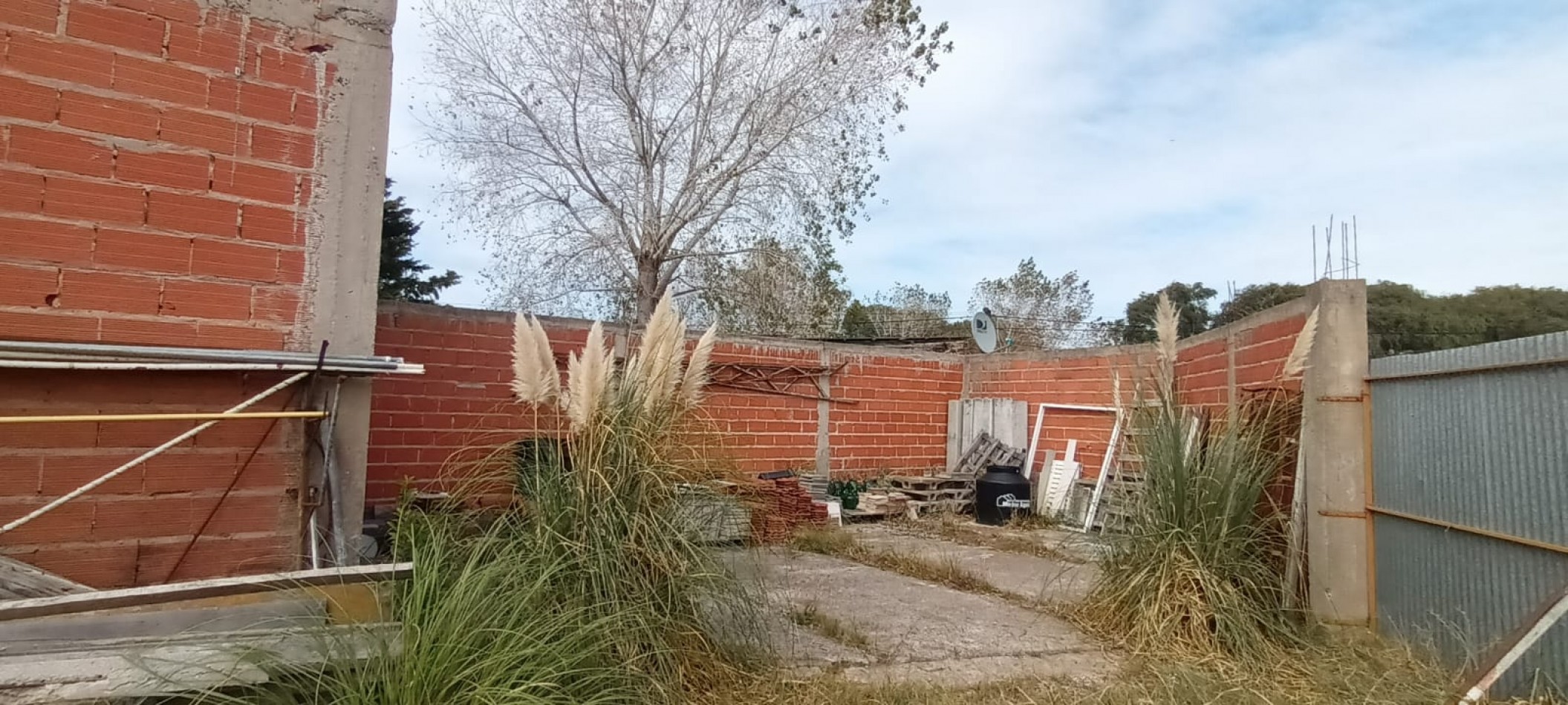 LOTE EN AVENIDA
