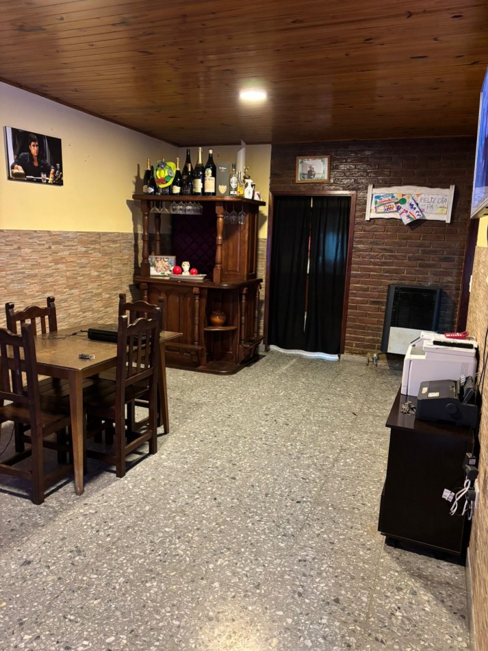 CASA AMERICANA CON DEPTO DE 3 AMBIENTES