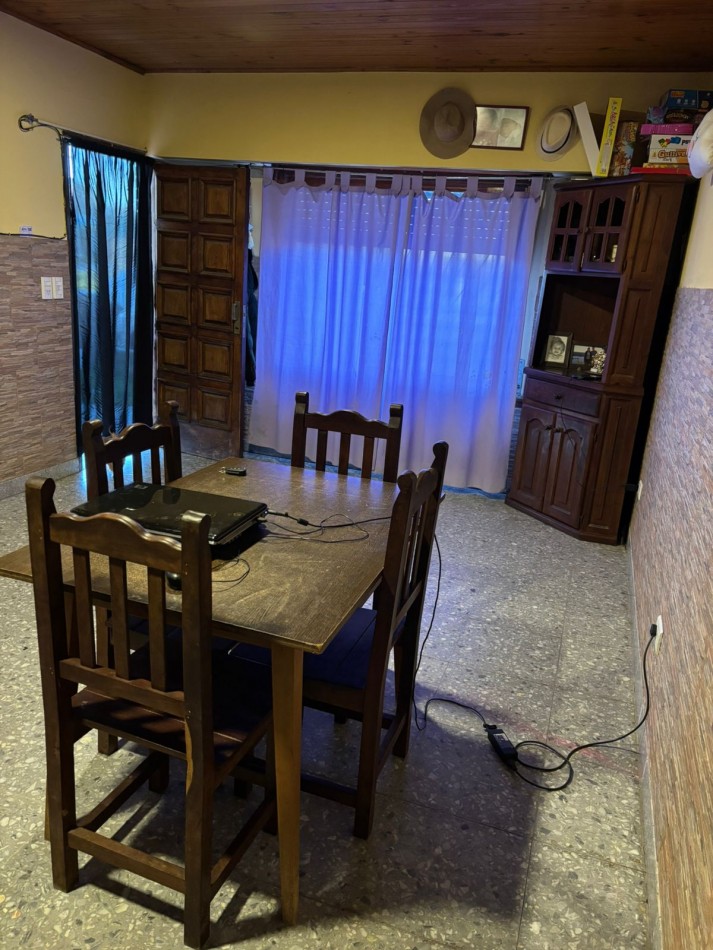 CASA AMERICANA CON DEPTO DE 3 AMBIENTES