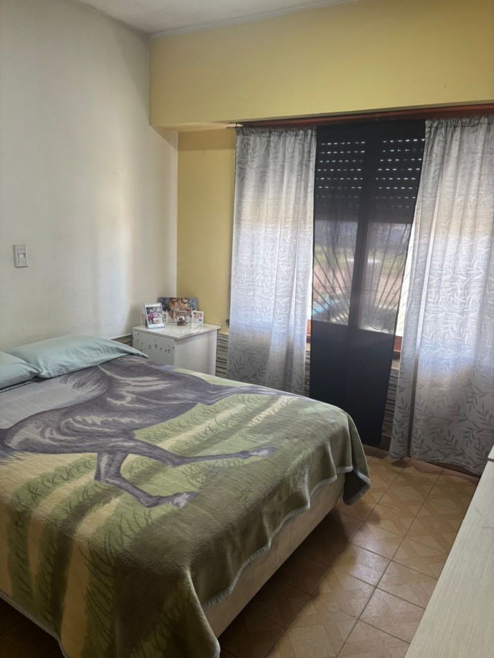 CASA AMERICANA CON DEPTO DE 3 AMBIENTES