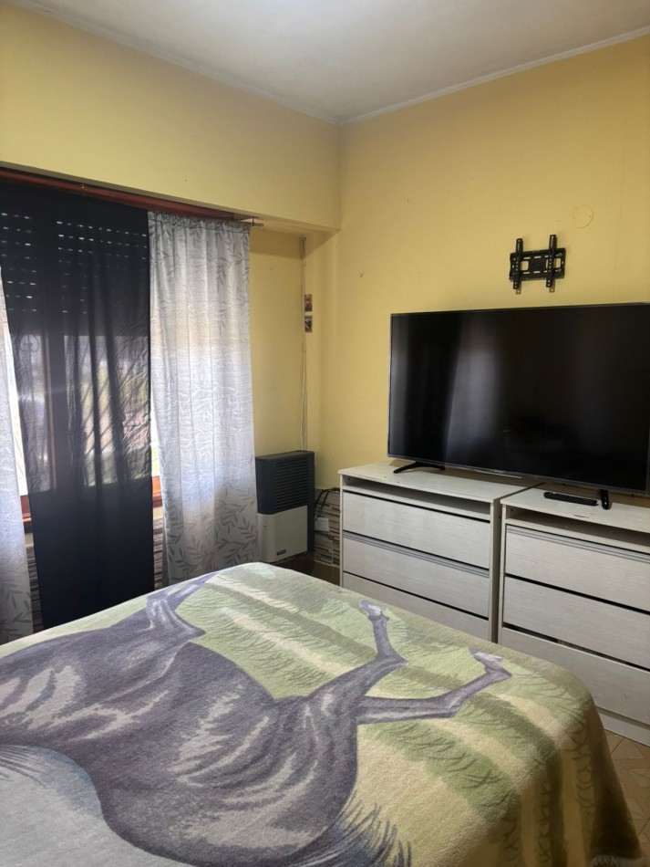 CASA AMERICANA CON DEPTO DE 3 AMBIENTES