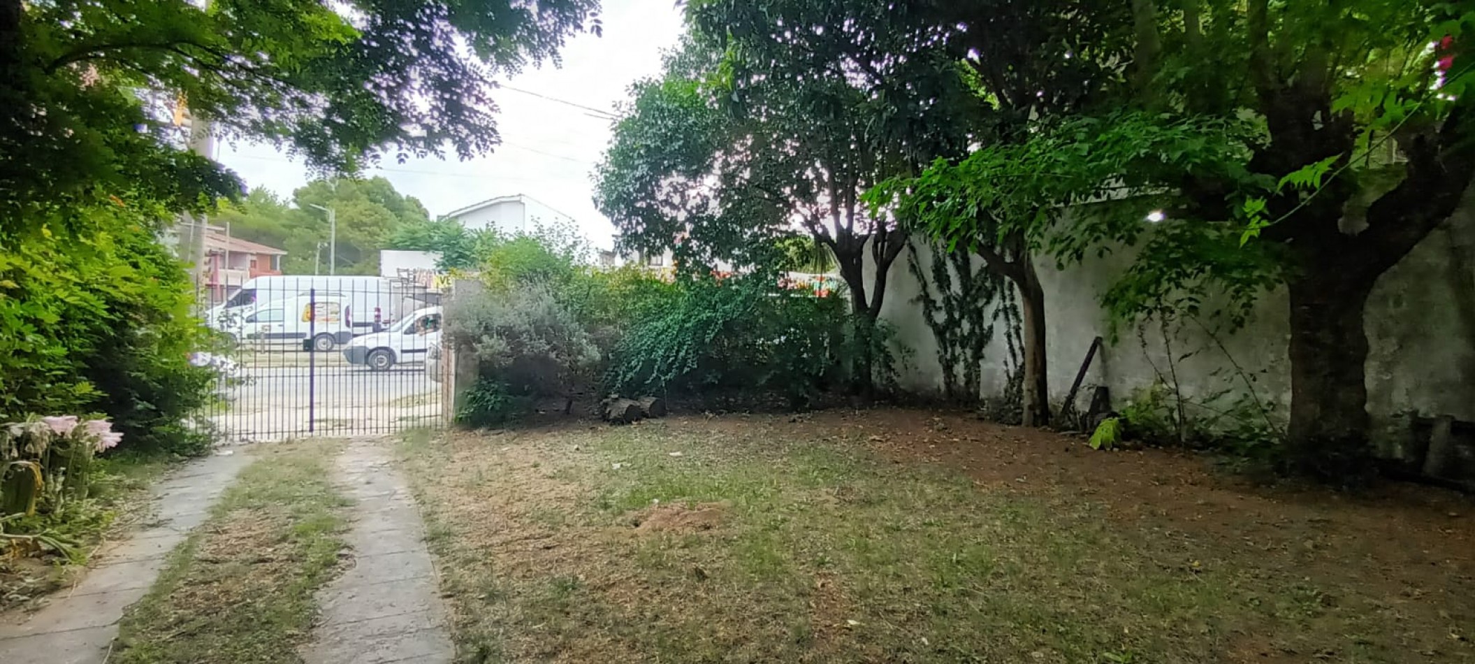 CASA EN 2 PLANTAS ,EXCELENTE  UBICACION 