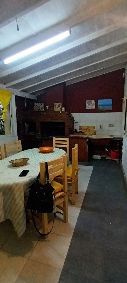 CASA EN 2 PLANTAS ,EXCELENTE  UBICACION 