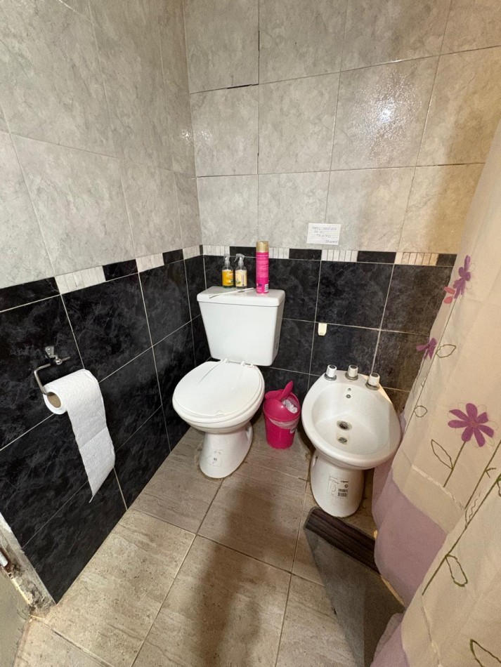 CASA DE 3 AMB,+DEPTO DE 3 AMB. NUEVO + MONOAMBIENTE