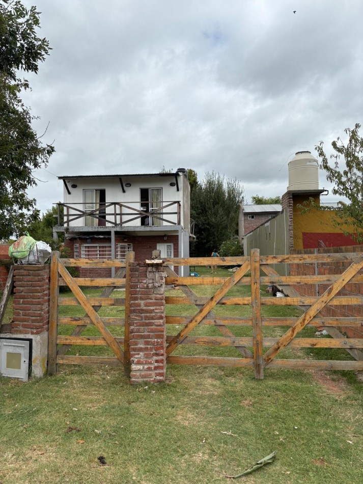 CASA DE 3 AMB,+DEPTO DE 3 AMB. NUEVO + MONOAMBIENTE