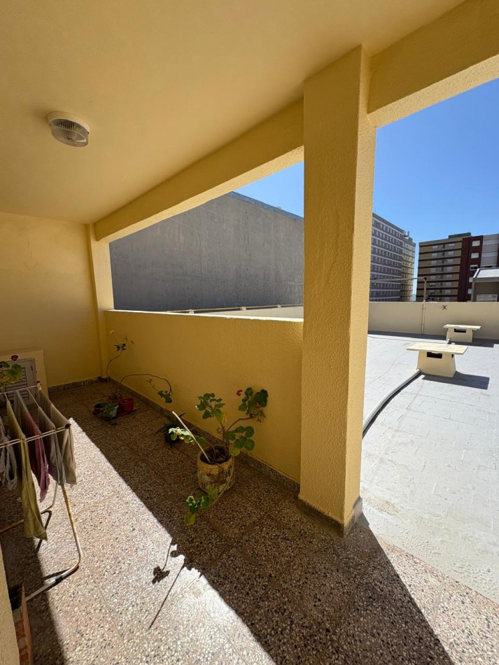 Departamento de 2 amb. con cochera