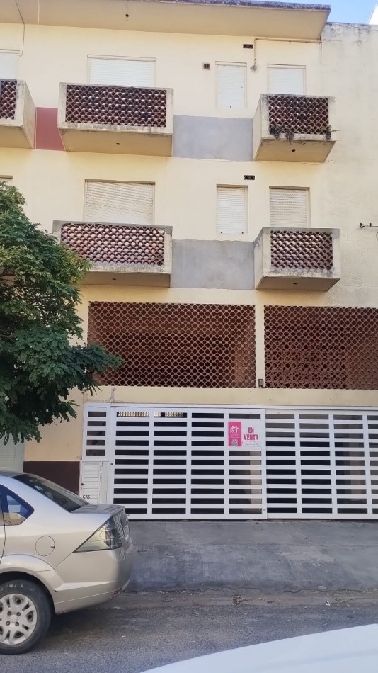 Departamento de 2 amb. con cochera