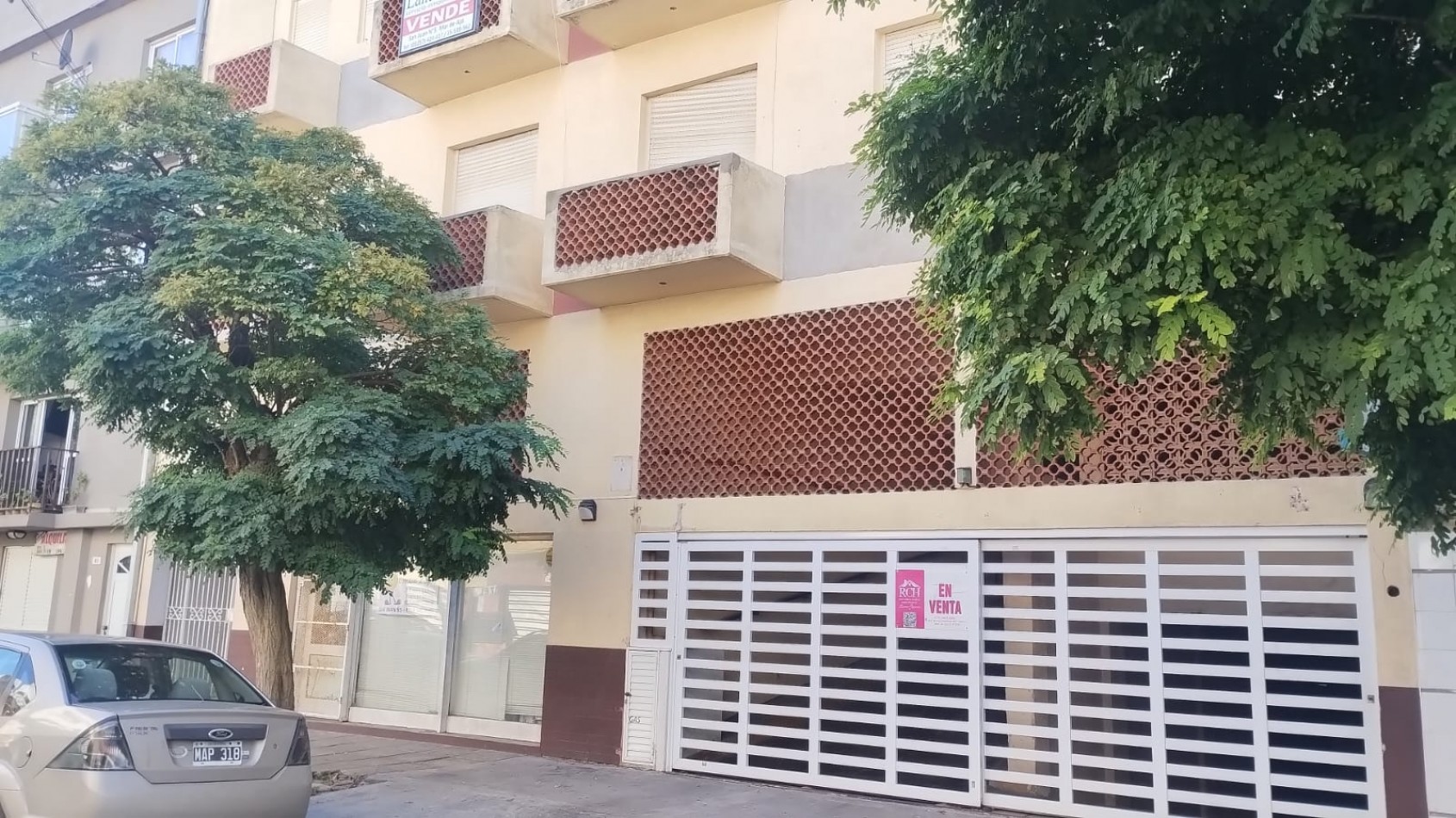 Departamento de 2 amb. con cochera