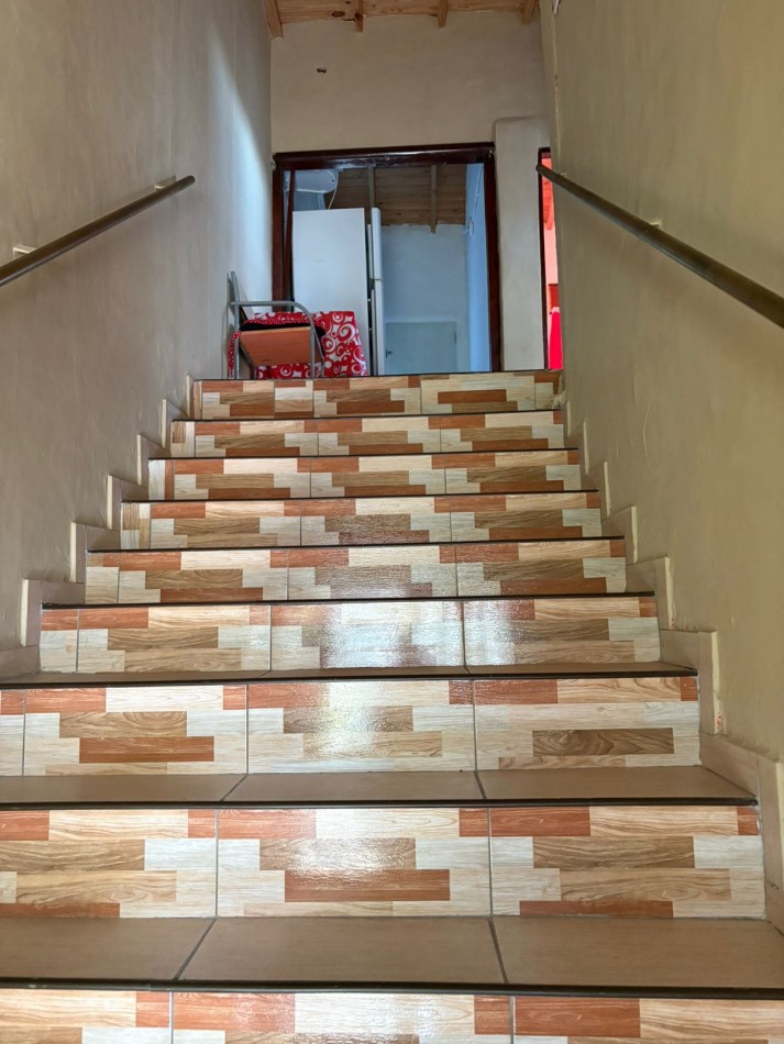 CASA DE 2 PLANTAS EXELENTE UBICACION