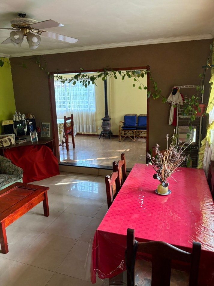 CASA DE 2 PLANTAS EXELENTE UBICACION