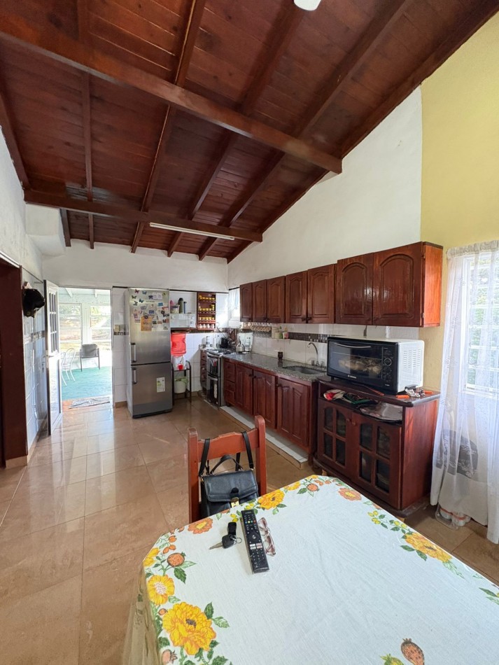 CASA DE 2 PLANTAS EXELENTE UBICACION