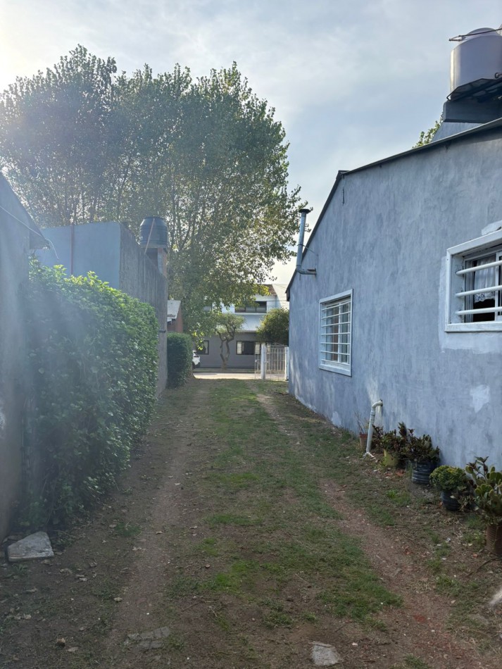 CASA DE 2 PLANTAS EXELENTE UBICACION