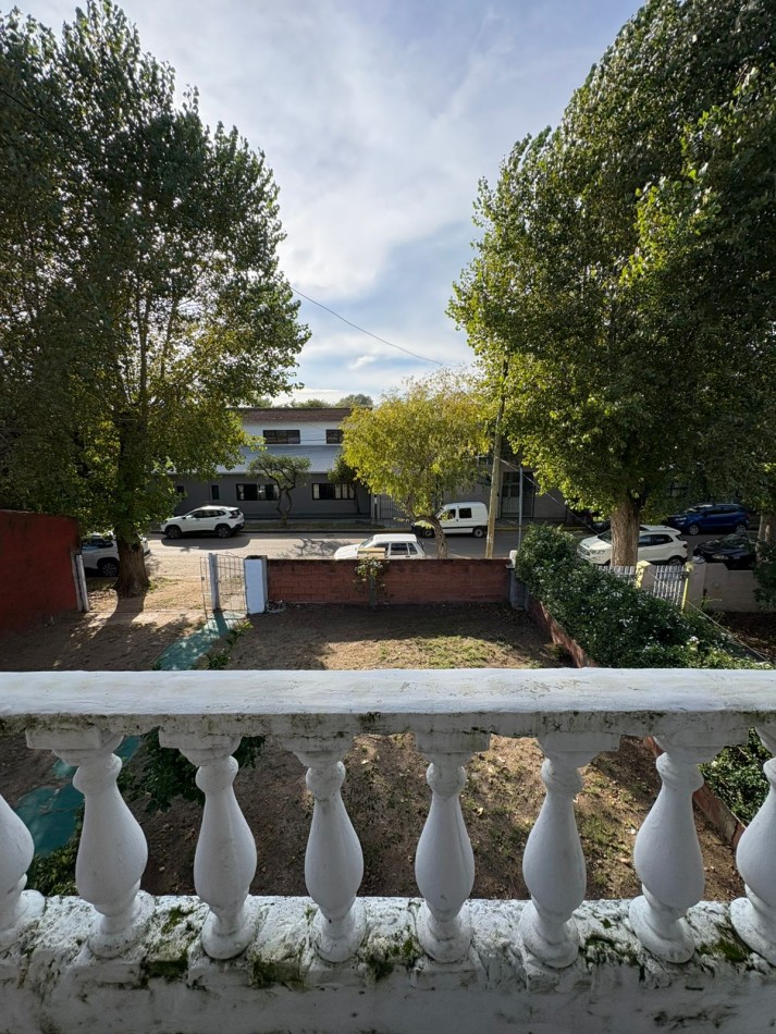 CASA DE 2 PLANTAS EXELENTE UBICACION