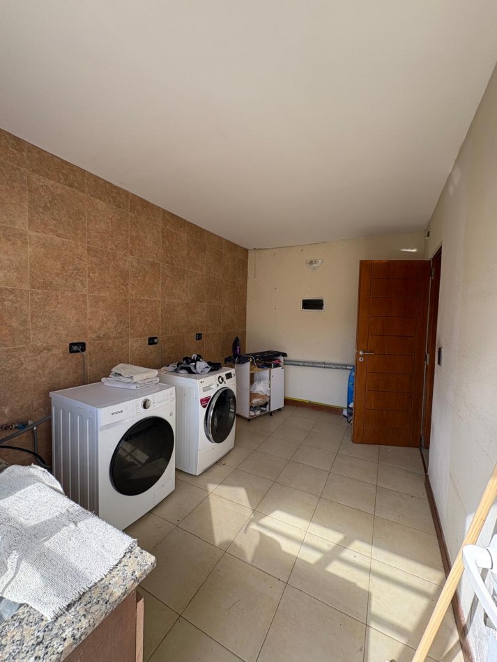 CASA TIPO CHALET EN ZONA RESIDENCIAL