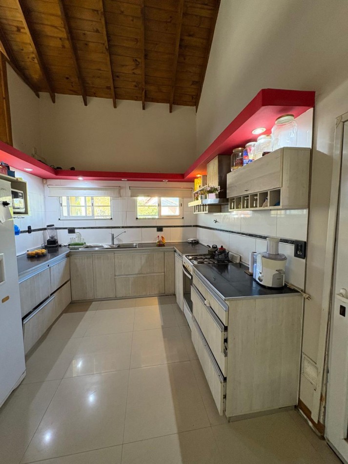CASA TIPO CHALET EN ZONA RESIDENCIAL