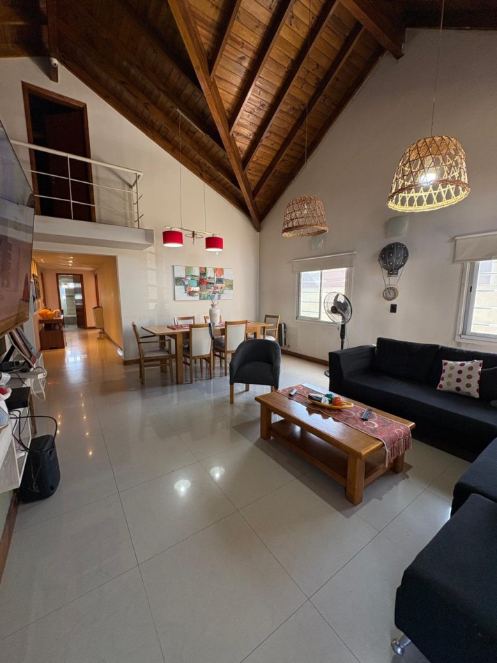 CASA TIPO CHALET EN ZONA RESIDENCIAL