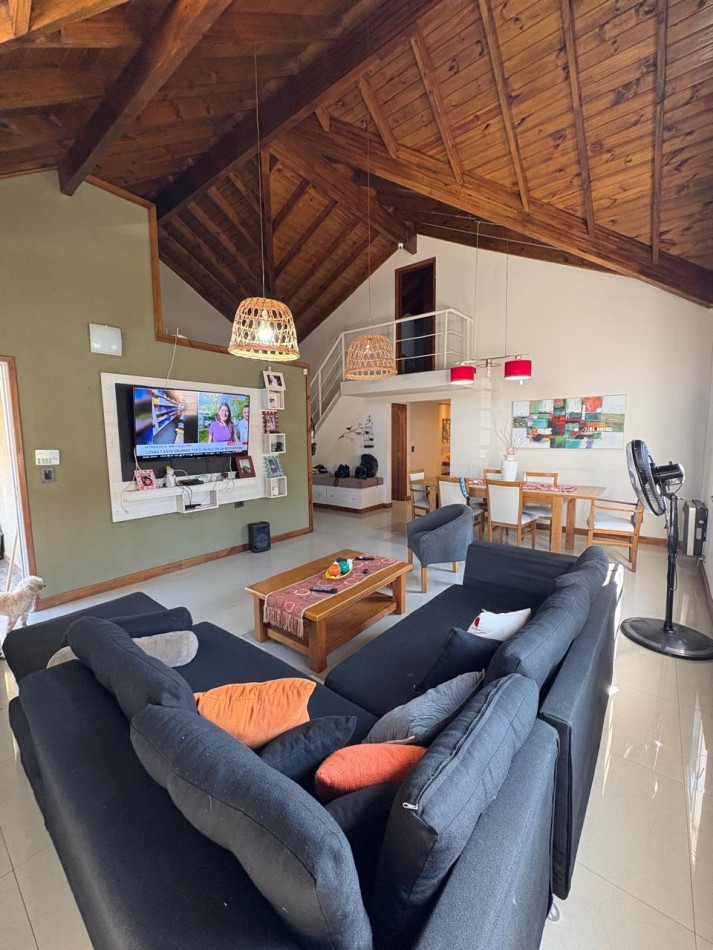 CASA TIPO CHALET EN ZONA RESIDENCIAL