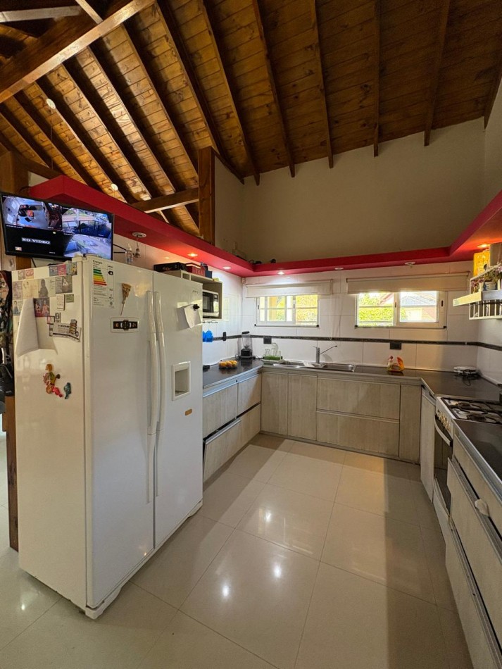 CASA TIPO CHALET EN ZONA RESIDENCIAL