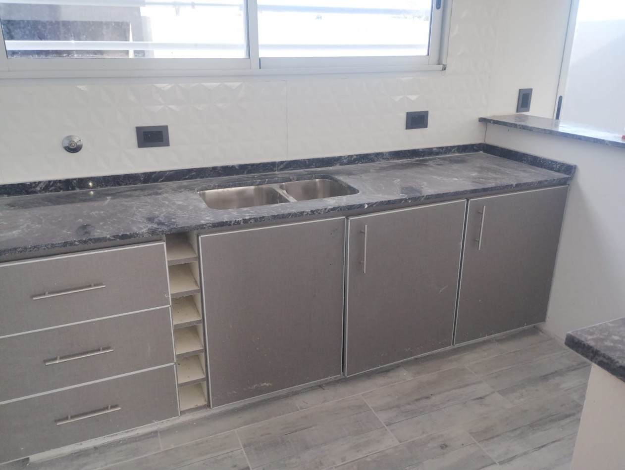 DUPLEX EN BARRIO SEMI CERRADO