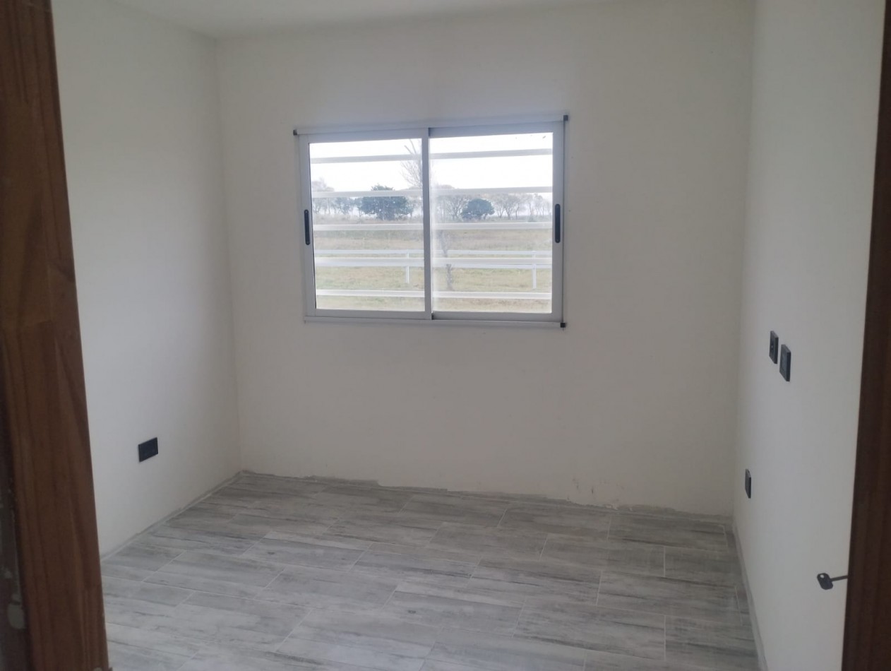 DUPLEX EN BARRIO SEMI CERRADO