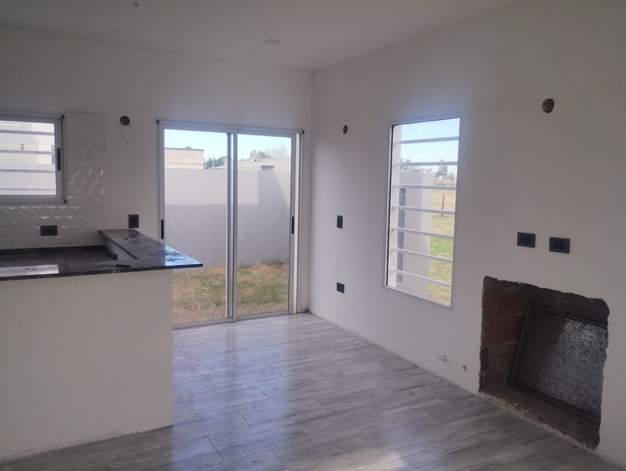 DUPLEX EN BARRIO SEMI CERRADO