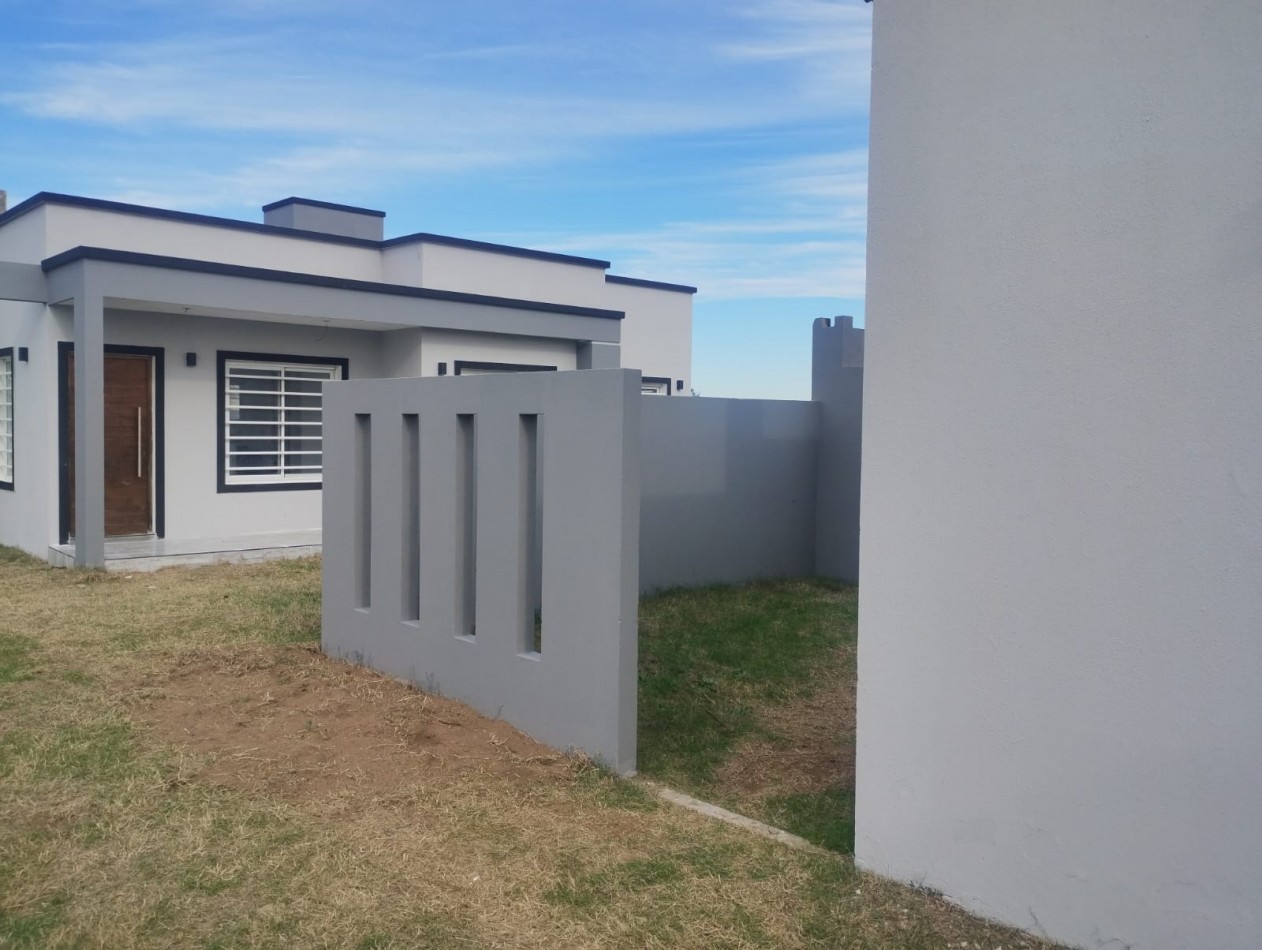 DUPLEX EN BARRIO SEMI CERRADO