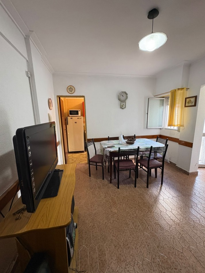 DEPARTAMENTO DE 2 AMBIENTES CON COCHERA Y PATIO