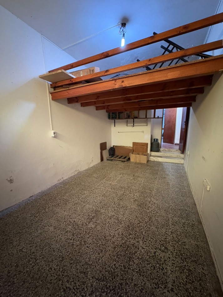 DEPARTAMENTO DE 2 AMBIENTES CON COCHERA Y PATIO