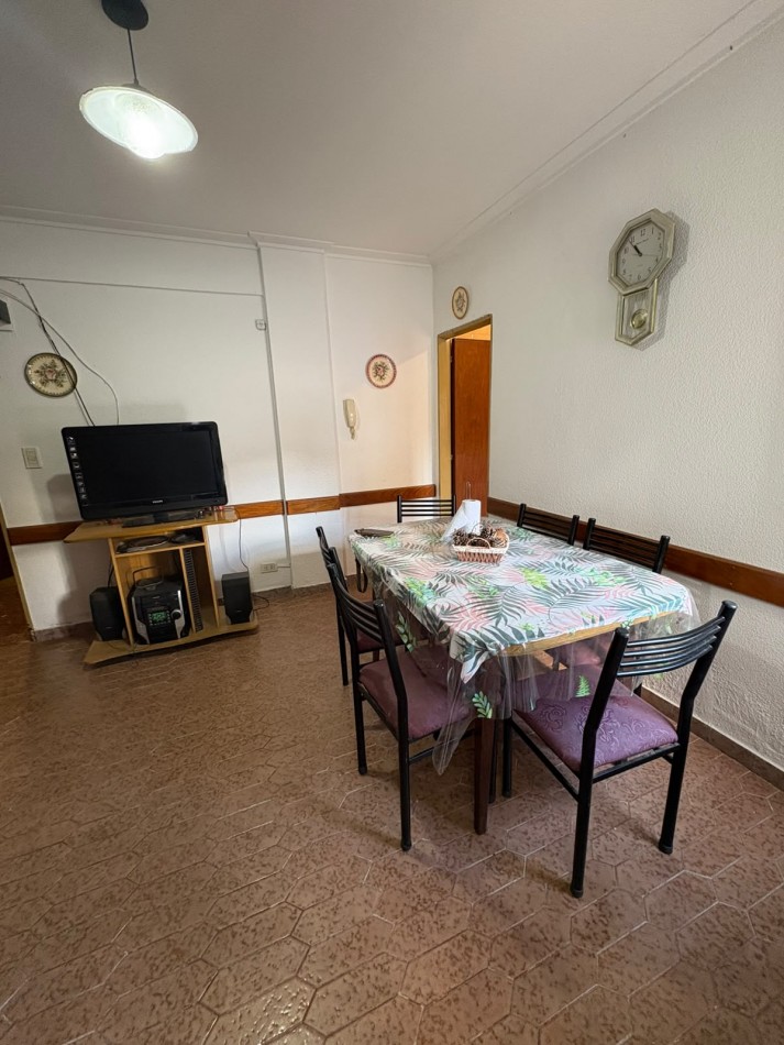 DEPARTAMENTO DE 2 AMBIENTES CON COCHERA Y PATIO