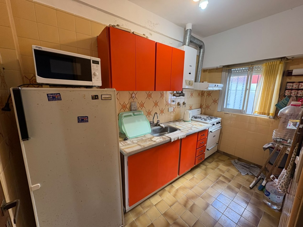DEPARTAMENTO DE 2 AMBIENTES CON COCHERA Y PATIO