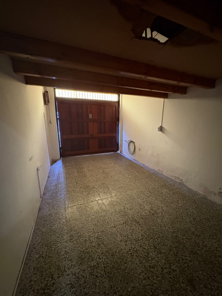 DEPARTAMENTO DE 2 AMBIENTES CON COCHERA Y PATIO