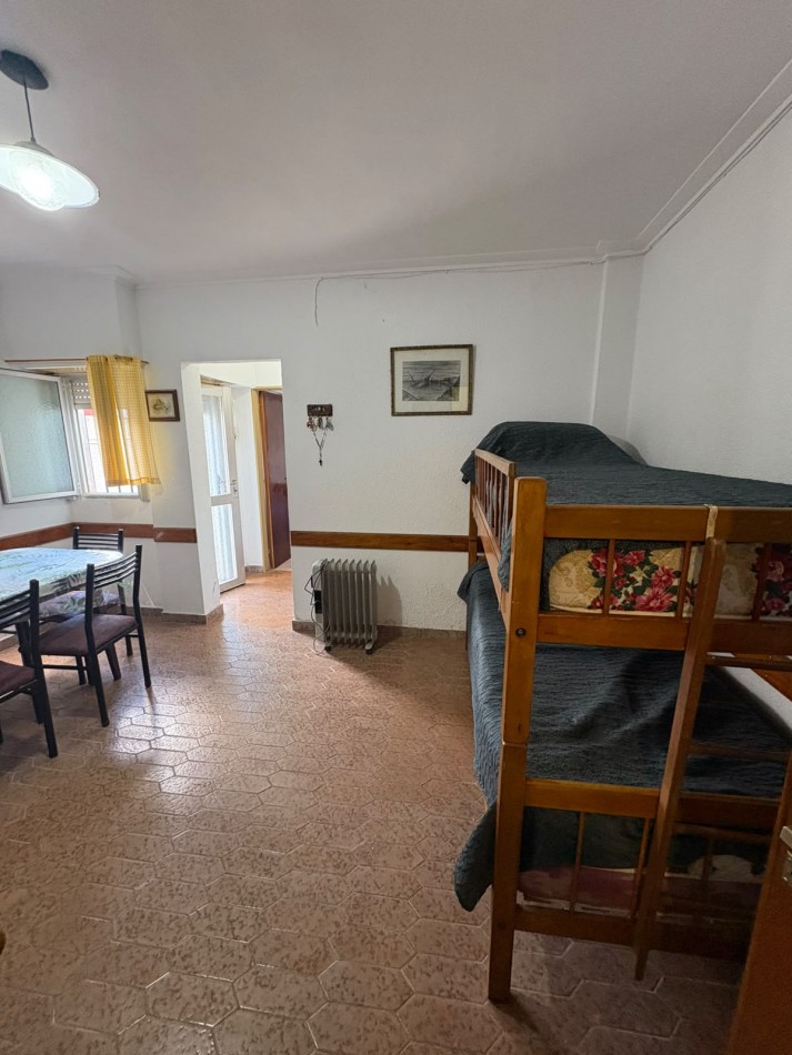 DEPARTAMENTO DE 2 AMBIENTES CON COCHERA Y PATIO