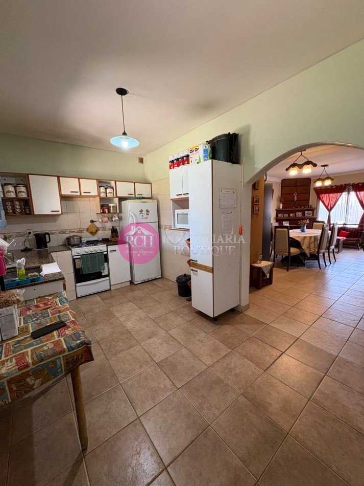 CASA PH DE 4 DORMITORIOS CON PARQUE, QUINCHO Y GARAGE - MAR DE AJO