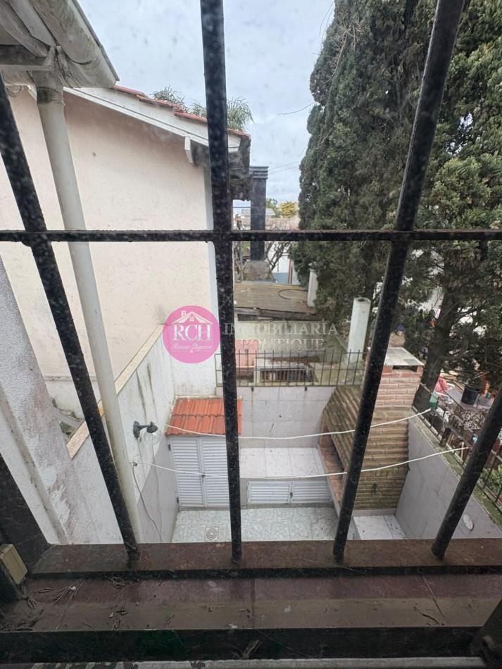 DUPLEX DE CASI 100 M² A 200 METROS DEL MAR, CON 3 DORMITORIOS, GARAGE Y PATIO CON PARRILLA