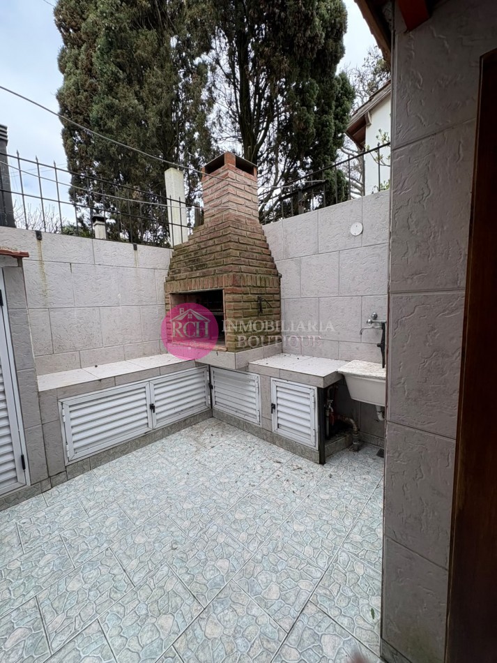 DUPLEX DE CASI 100 M² A 200 METROS DEL MAR, CON 3 DORMITORIOS, GARAGE Y PATIO CON PARRILLA