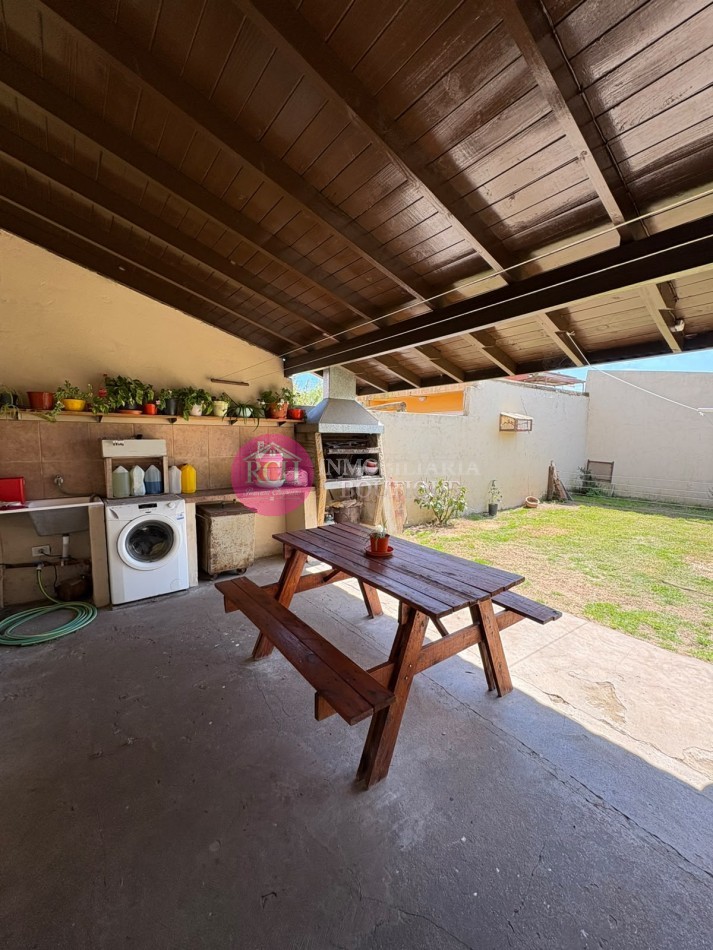 CASA PH DE 4 DORMITORIOS CON PARQUE, QUINCHO Y GARAGE - MAR DE AJO