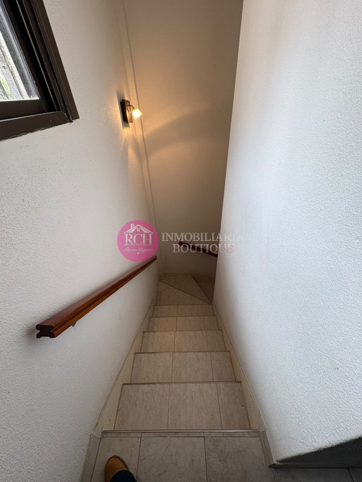 DUPLEX DE CASI 100 M² A 200 METROS DEL MAR, CON 3 DORMITORIOS, GARAGE Y PATIO CON PARRILLA